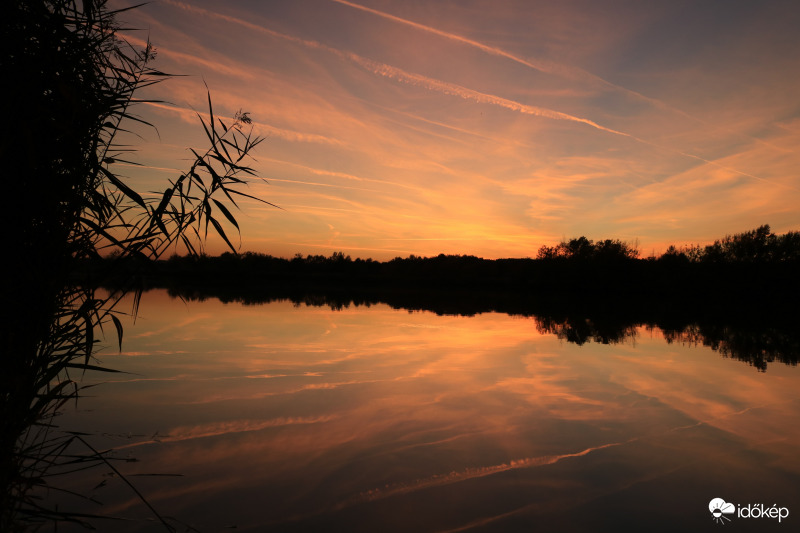 Csoda égbolt a vízen 