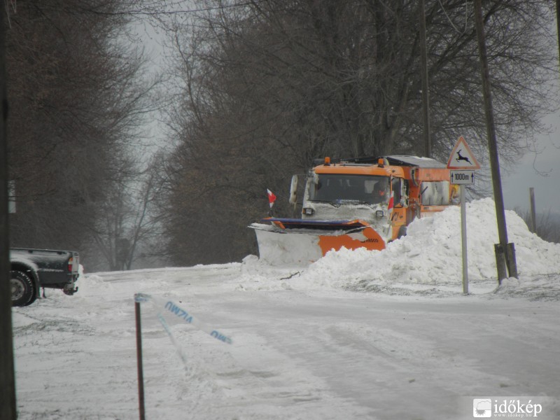 Bajbajutott hókotró!