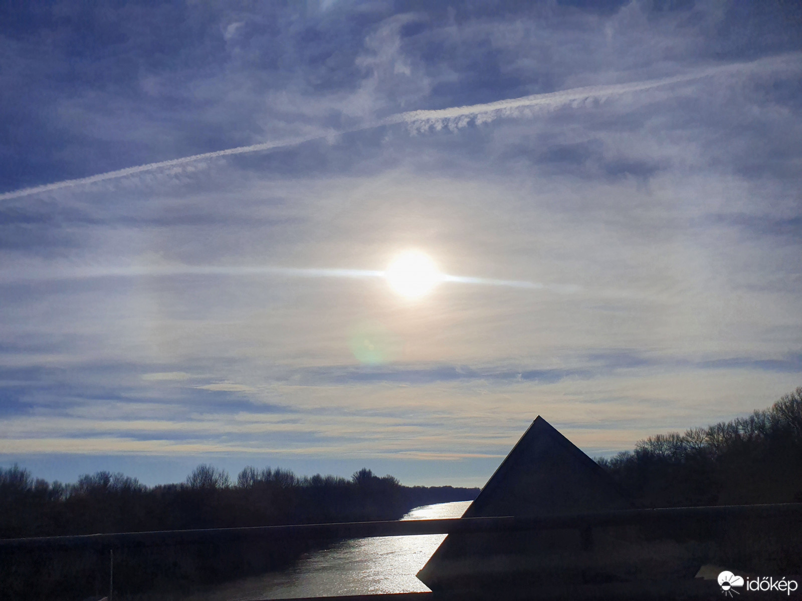 Naphalo a Tisza felett