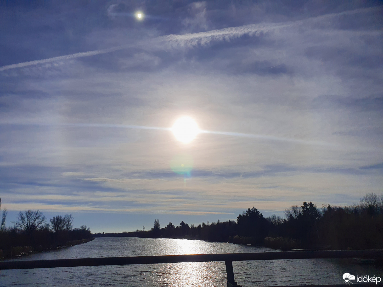 Naphalo a Holt-Tisza felett