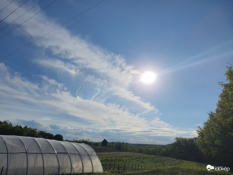 Halvány balos melléknap...