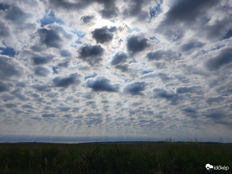 Reggeli napsugaras felhők