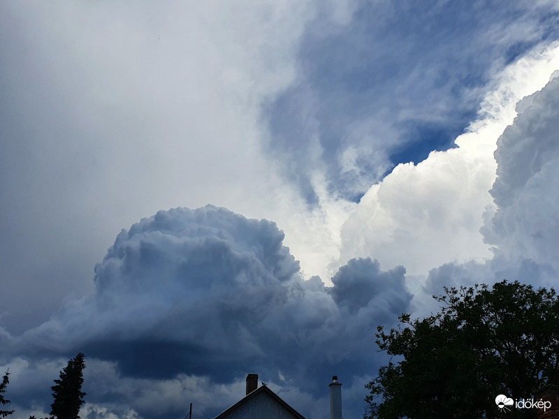 Sötét felhőgombóc