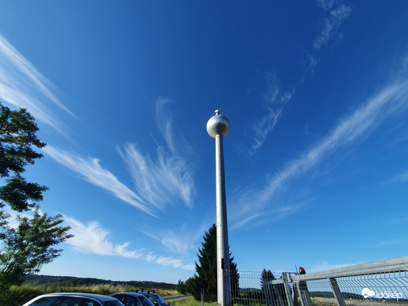 Éltető víz(torony) angyalszárnyakon :)