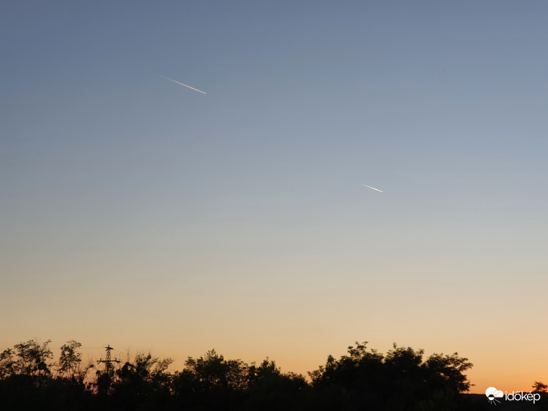 Lehetne meteor is, de csak repülők...