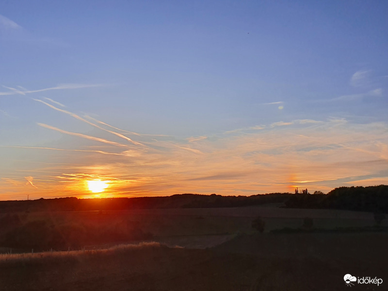 Naplemente jobbos melléknappal 10.15.