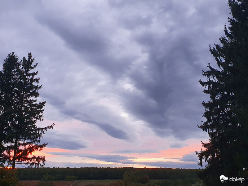 Csütörtököt mondott a mai naplemente...