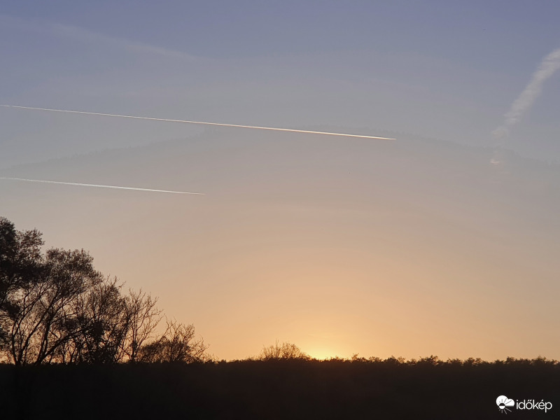 Párhuzamosok a végtelenben találkoznak?