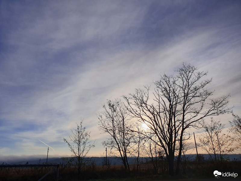 Reggeli naphalo eltűnőben...