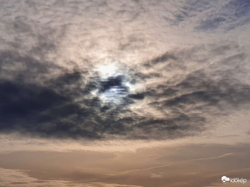 Péntek reggeli bújócska