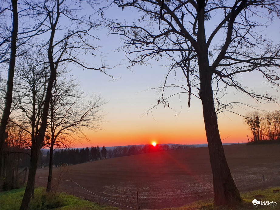 ...csak semmi hókuszpókusz: sima naplemente :)