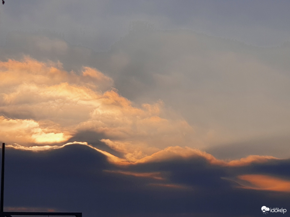 Mindjárt előbújik... 2.0