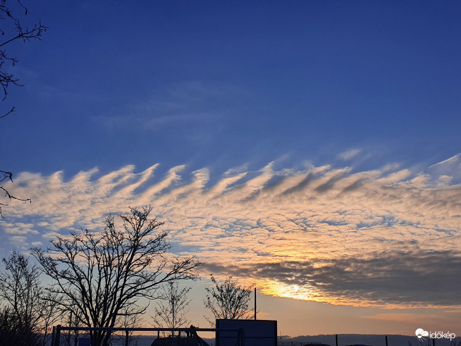 Kakastaréj felhők...