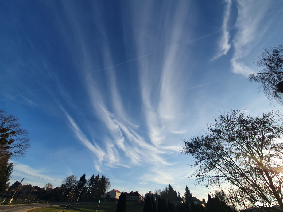 Szélfújta felhőcskék