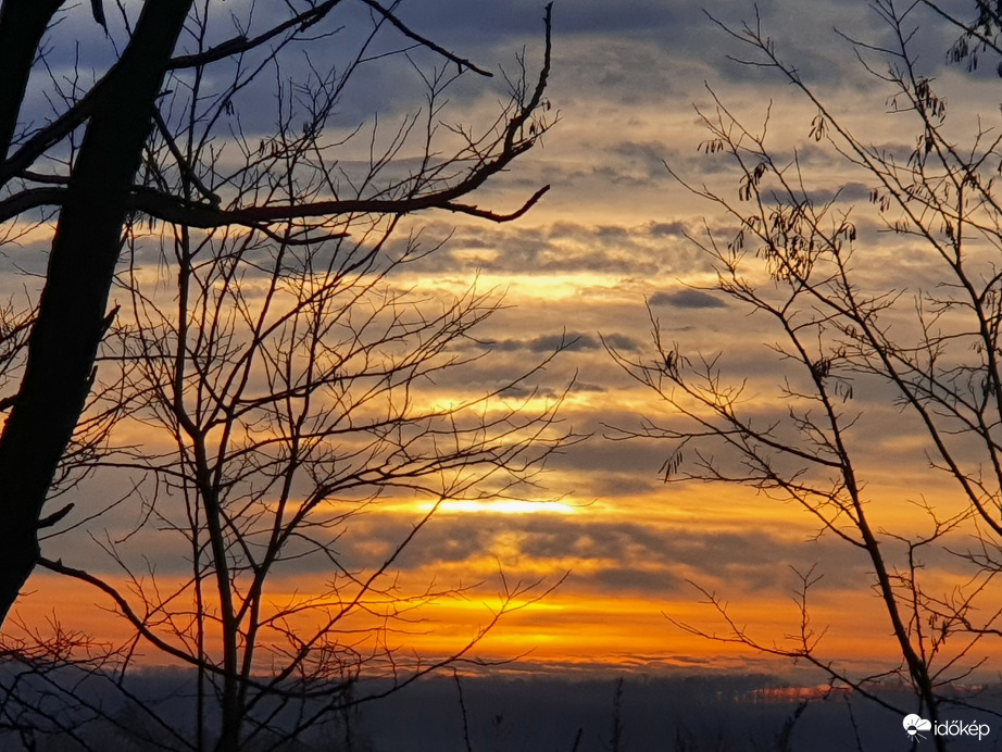 Év első munkanapján legalább a napkelte gyönyörűre sikeredett :)