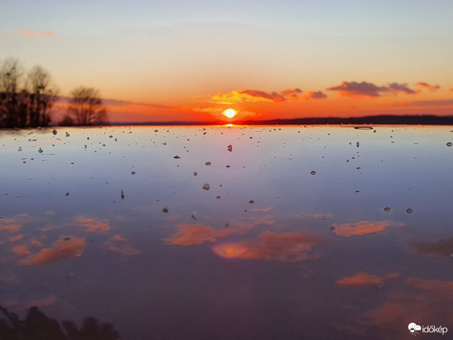 Hódara esett egy falatnyi felhőből...