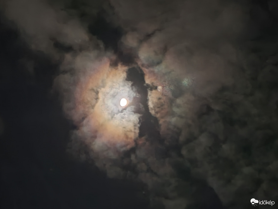 Majdnem sikerült a mai holdkoszorú is...01.12.