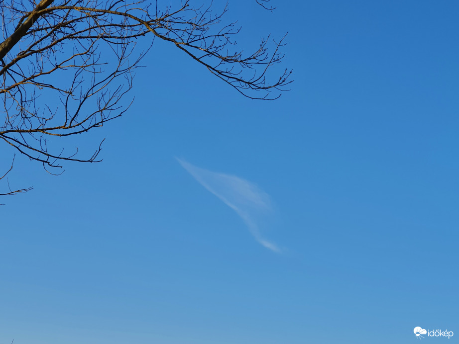 Angyalszárnyú felhőfoszlány