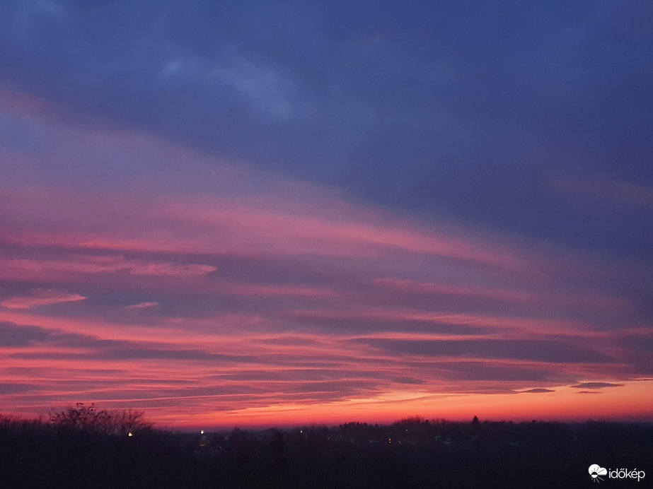 Napnyugta után egy órával 01.27.