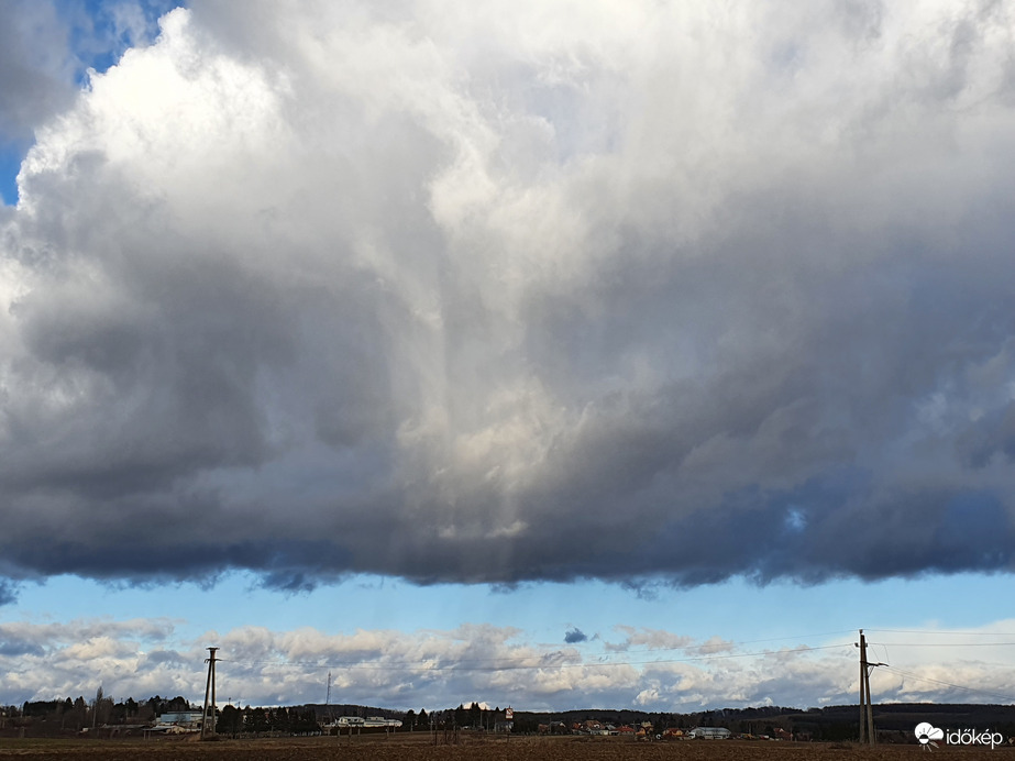 Délutáni "sugaras" felhő