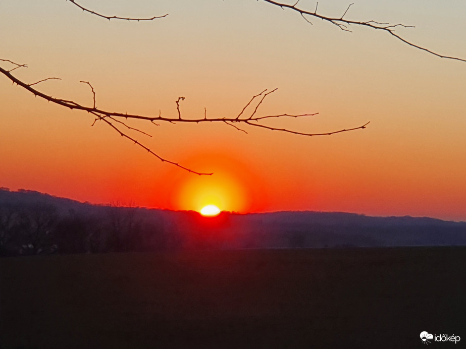 Gömbölyű napnyugta 02.09.