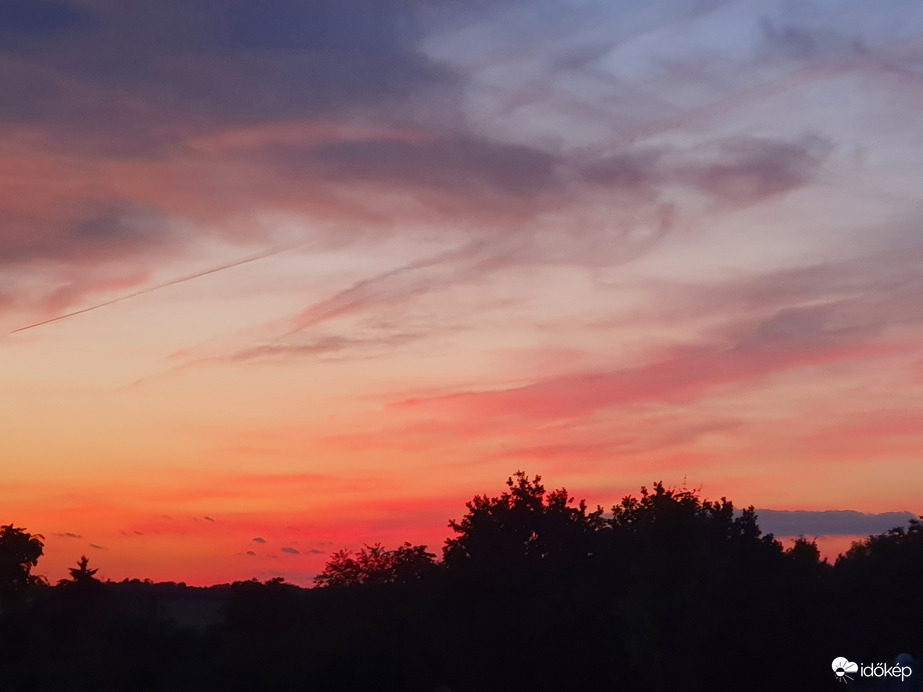 Málnaszínű alkony