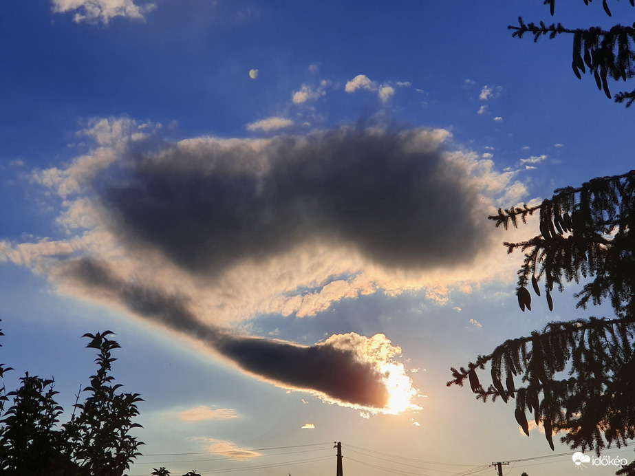 Fura formájú felhő