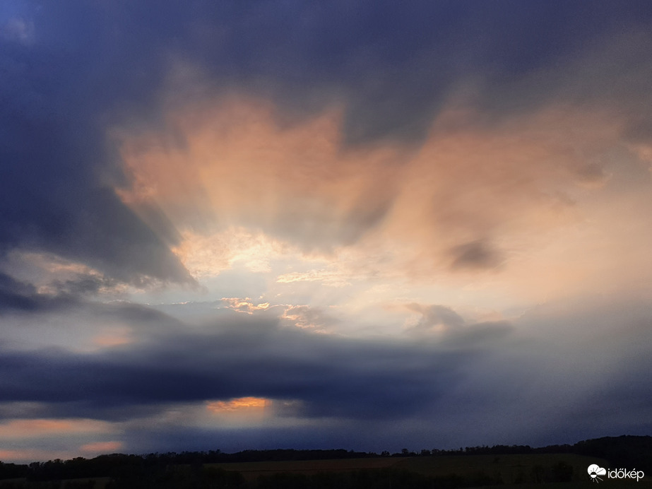 Hétfő...napnyugta helyett felhős égbolt