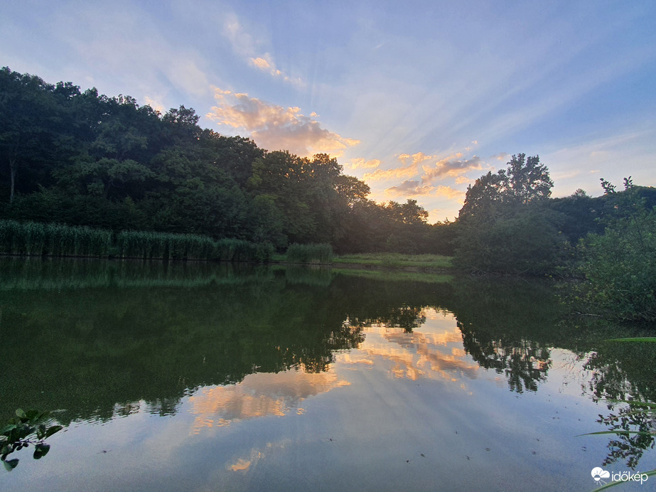 Barlahida halastó esti pompában