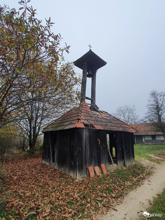 Göcseji harangláb elhagyatva...