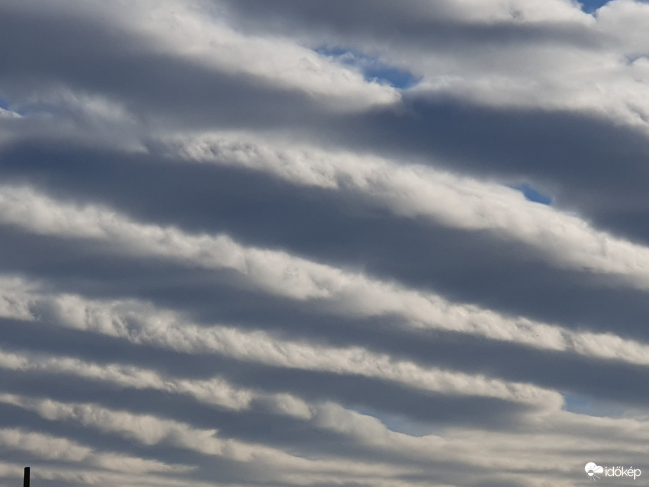 Kedd reggel az ég sem akart kibújni a pizsamából ;)