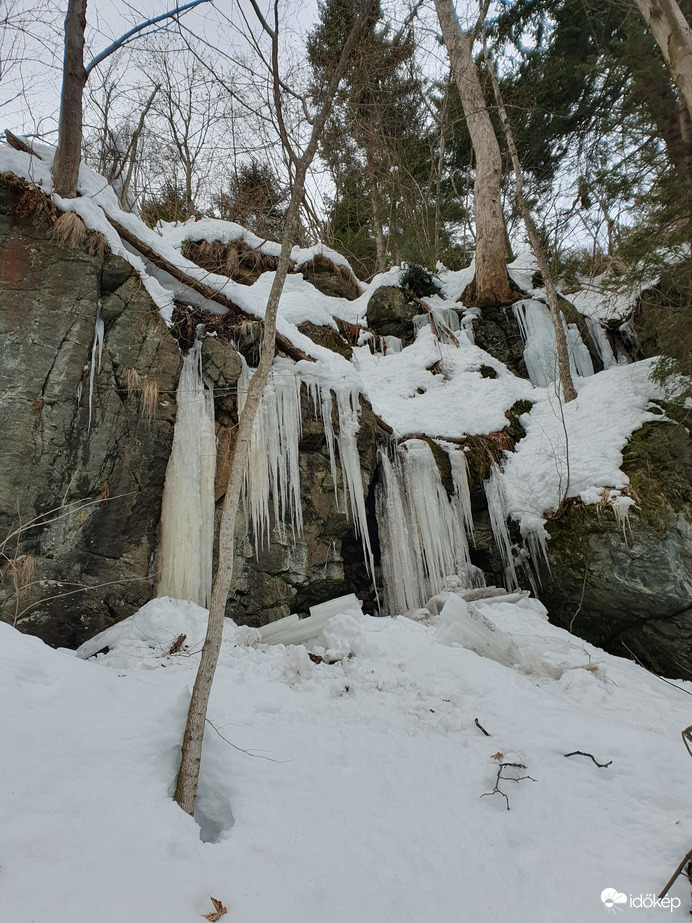 Framski Slap téli ruhában