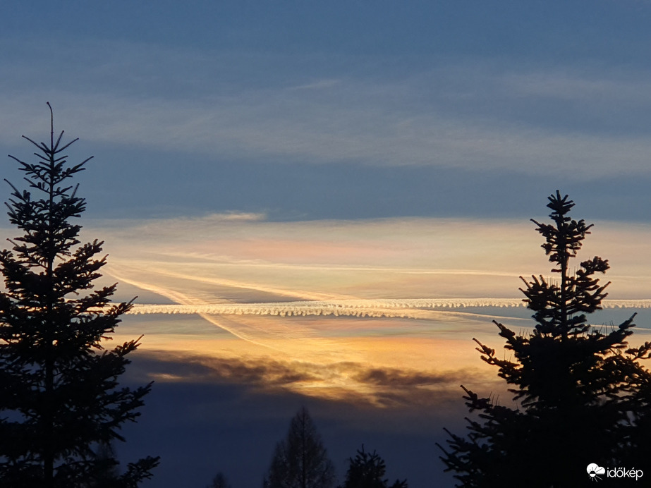 Irizáló alkonyati felhők 3.0