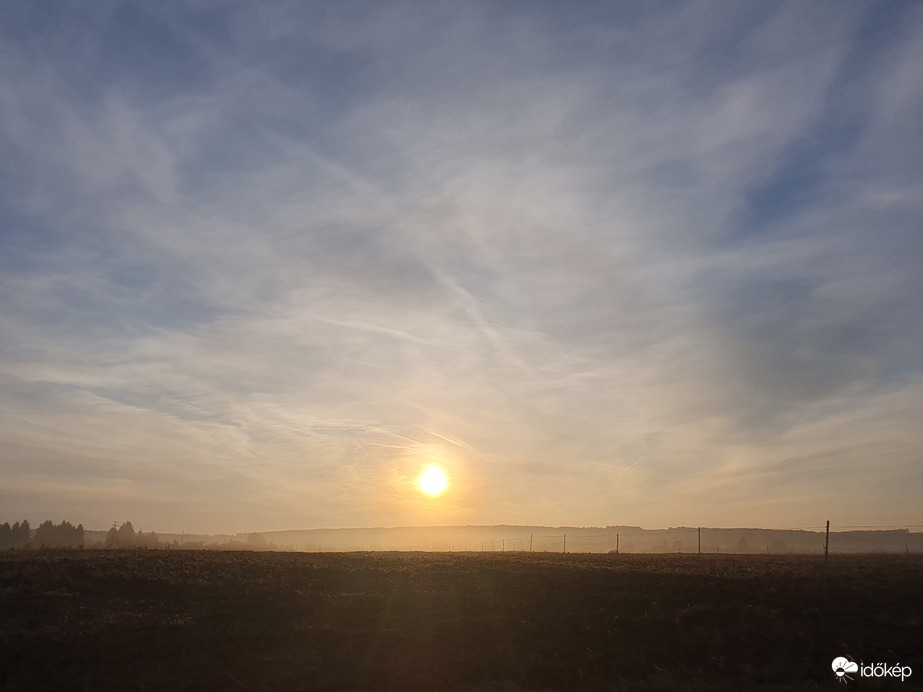 Kedd reggeli halvány jobbos melléknap❤️