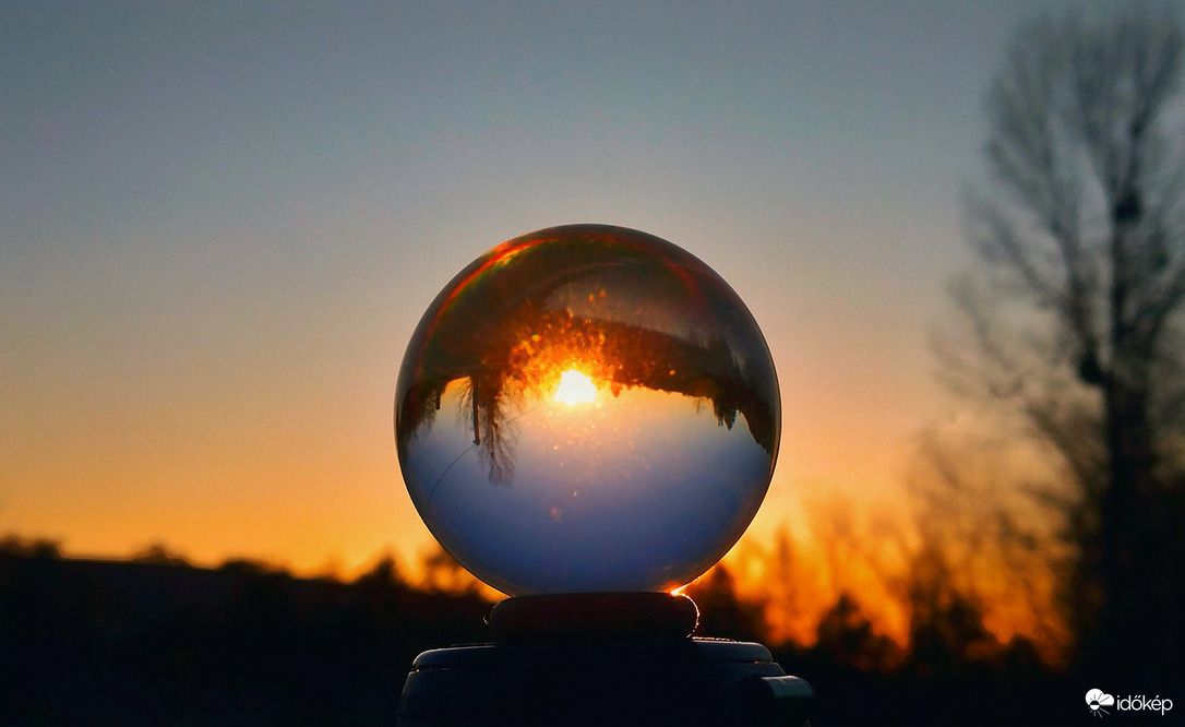 Naplemente fényei.