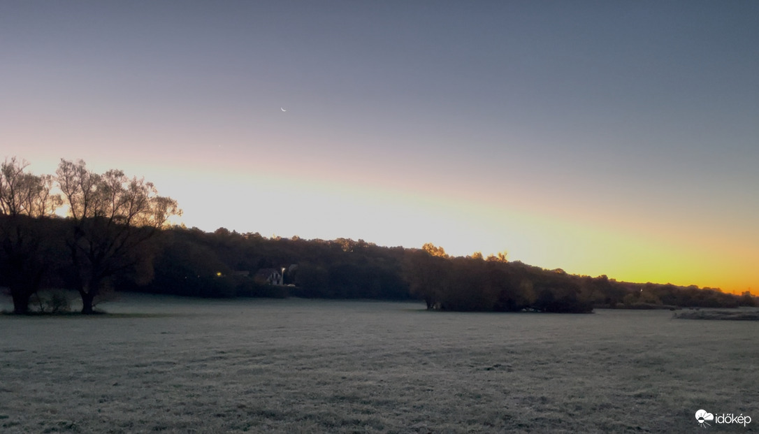 -3°C, Hold és Vénusz Gyúrón napkeltekor