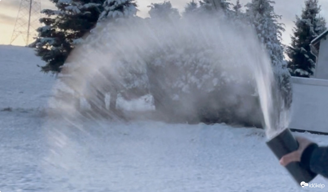 -14°C-on a meleg víz röptében hófelhővé fagyott!