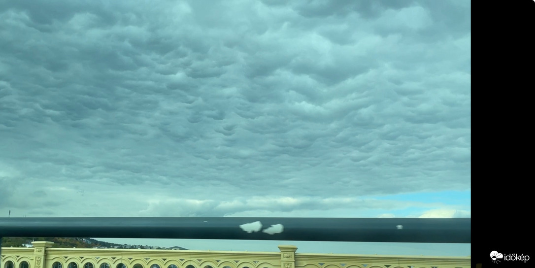 Mammatus felhők a Margit-híd felett