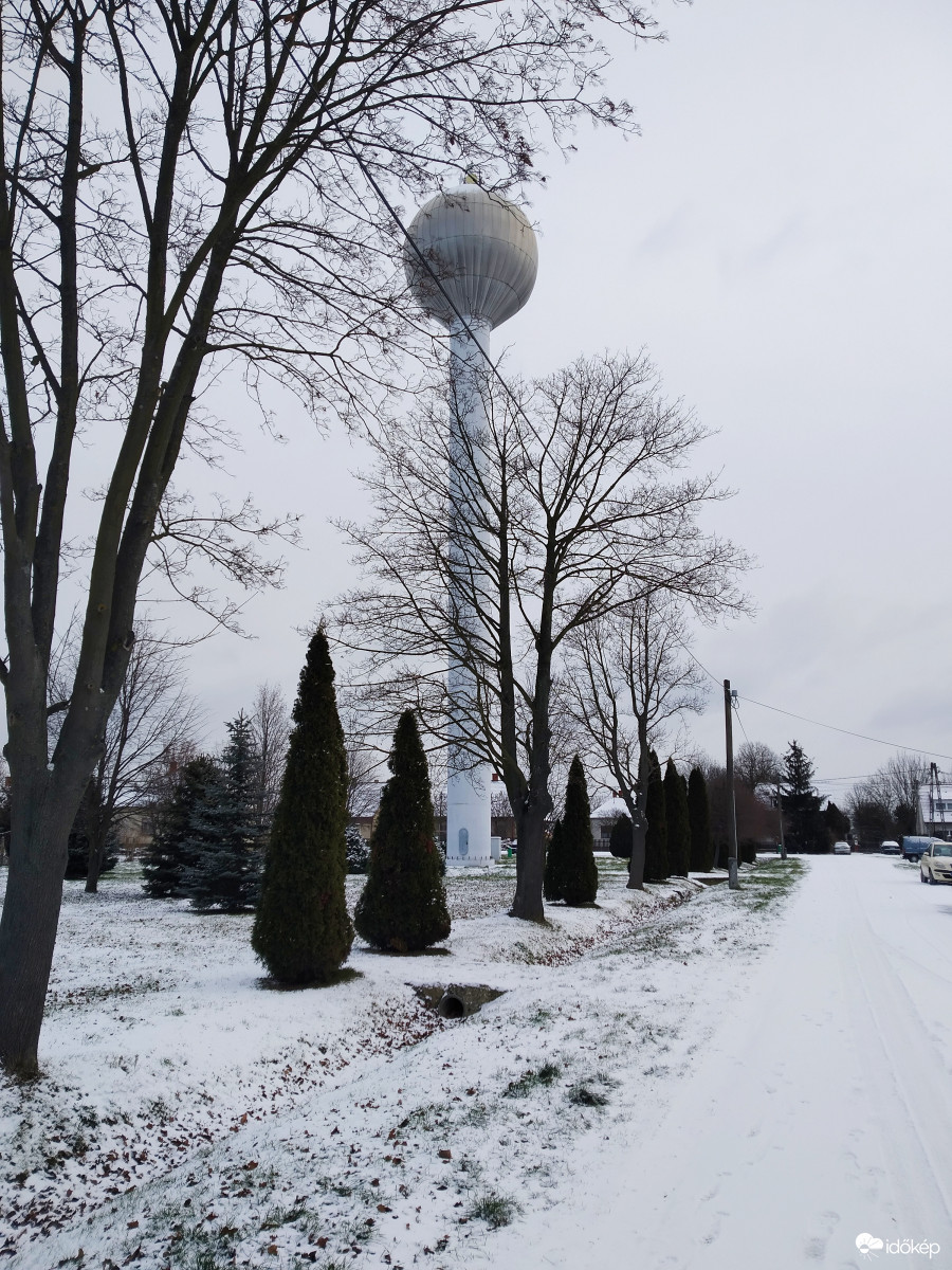 Víztorony a télben