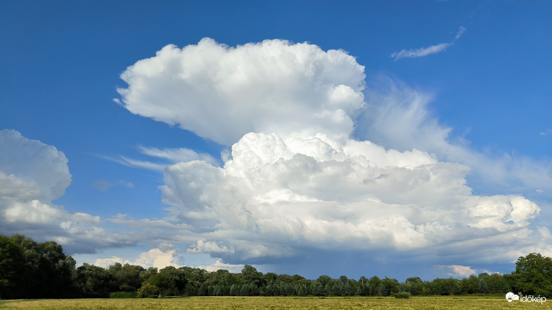 Az egyik ma esti zivatar.