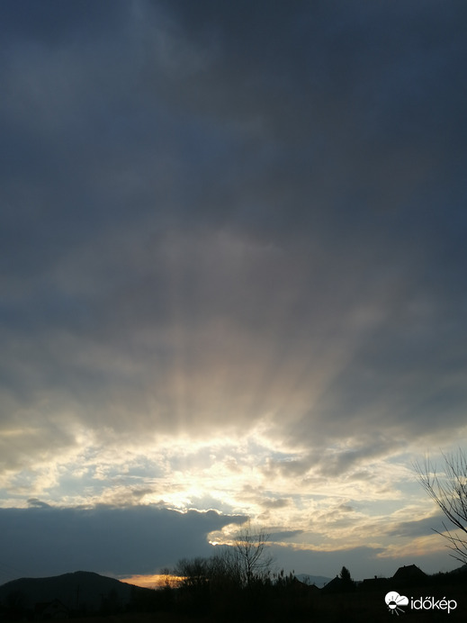 Napsugaras naplemente 