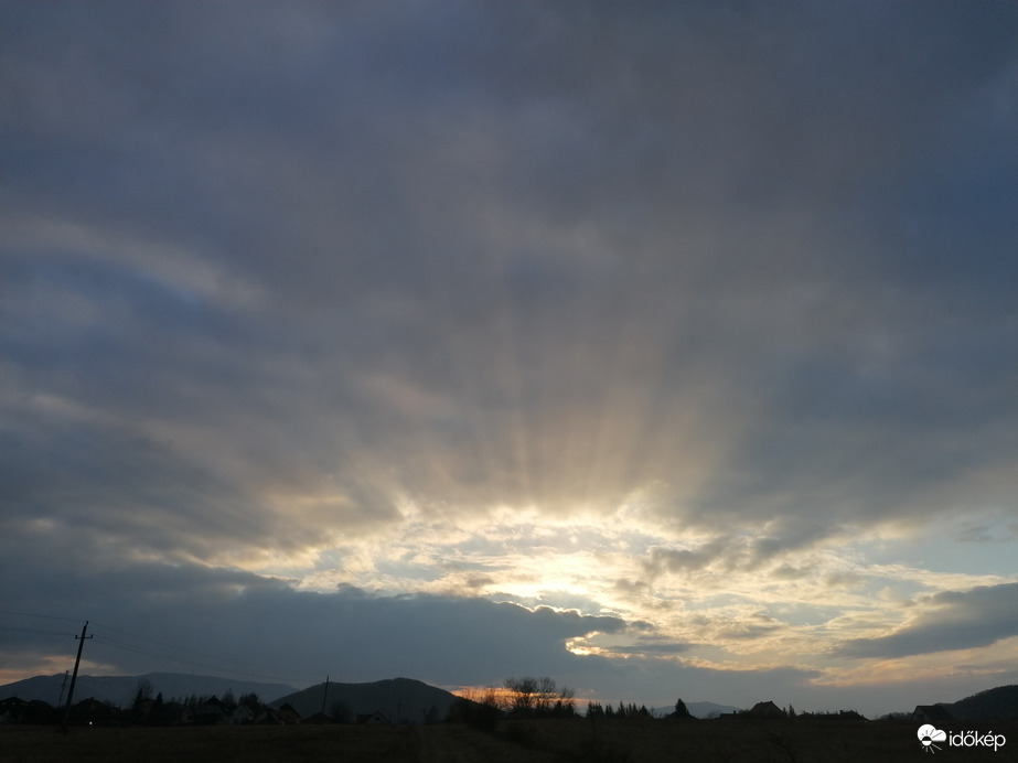 Napsugaras naplemente a Mátrából 