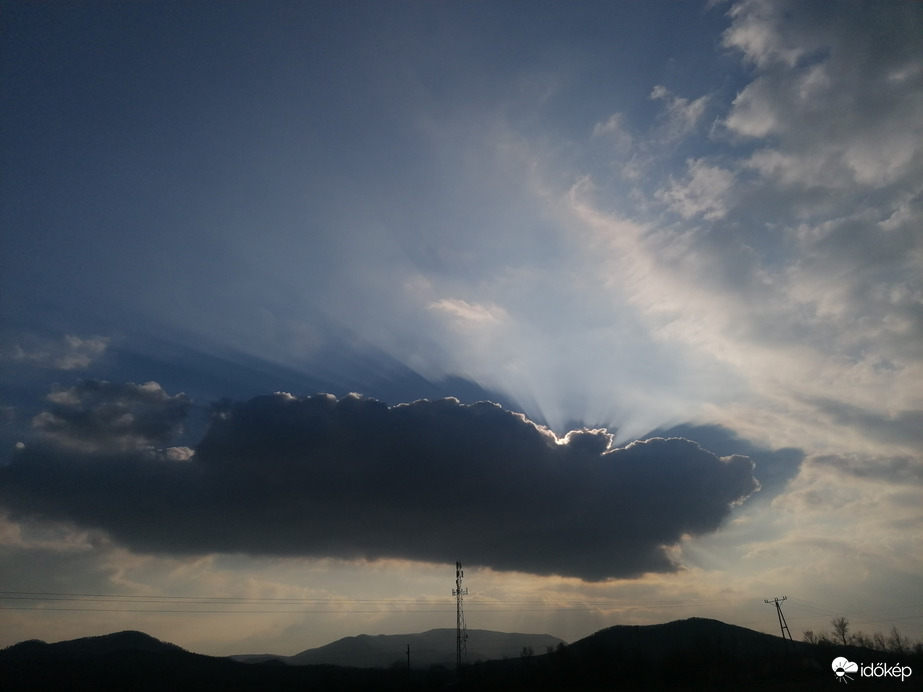 Hátulról világítva 