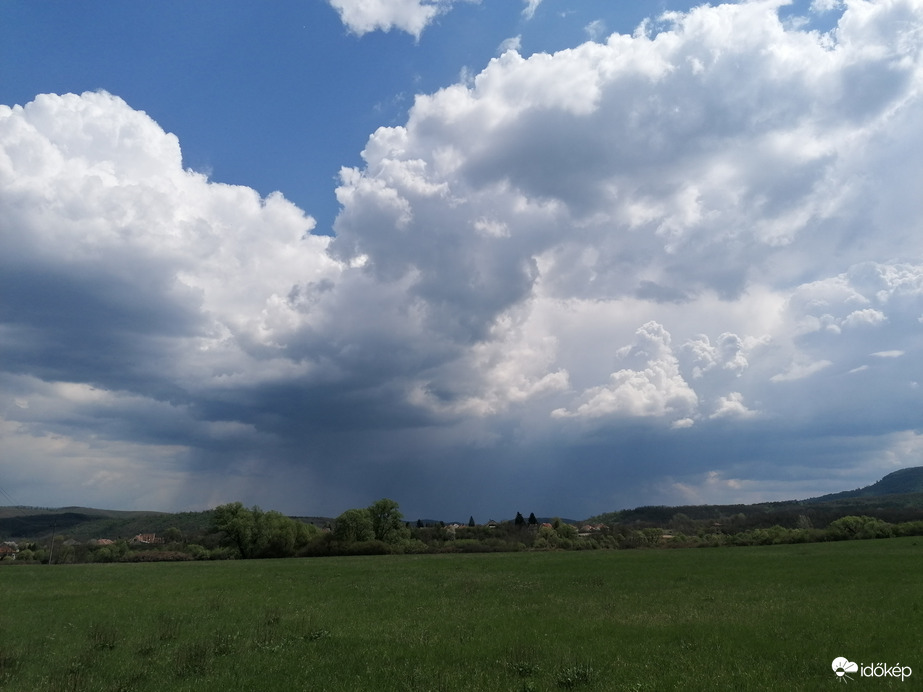 Zivatar Eger fölött 