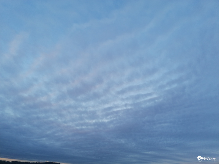 Hullámzó felhők  