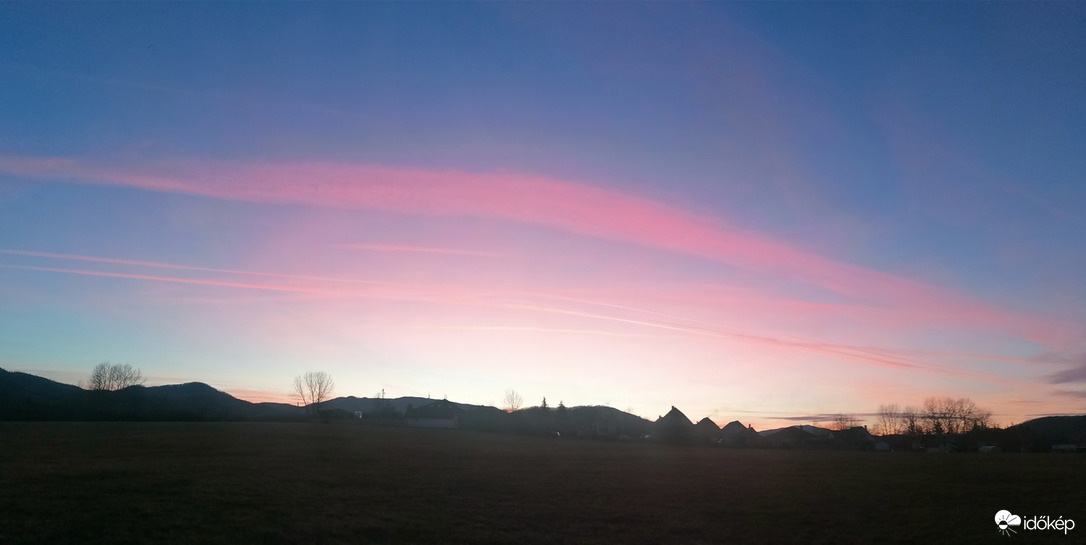 A lemenő nap fényében 