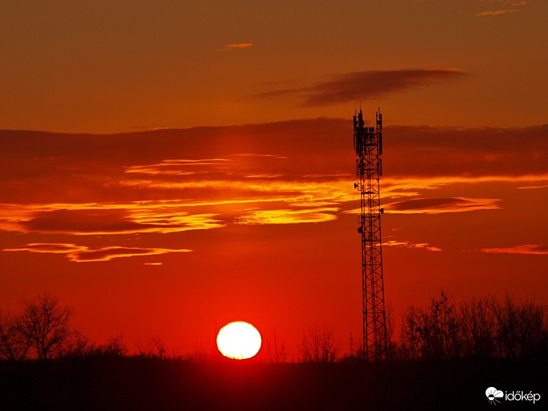Naposzlop,telefonoszlop.