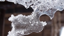 A jég is megfagyott