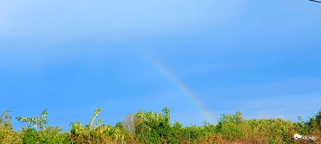 Kisebb szivárvány tündökölt fel Tiszafüreden 2022. 05. 13-án 18óra előtt