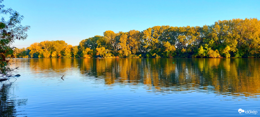 Őszi csendélet a Tiszán Tiszaderzsnél